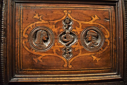 Furniture  - Noble chest in carved and inlaid walnut. Venice, 17th century